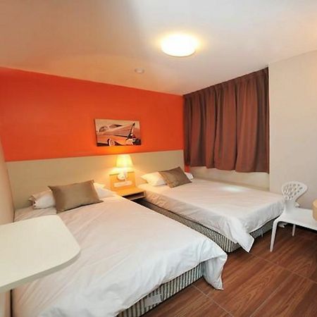 Station Eight Inn Ипох Экстерьер фото